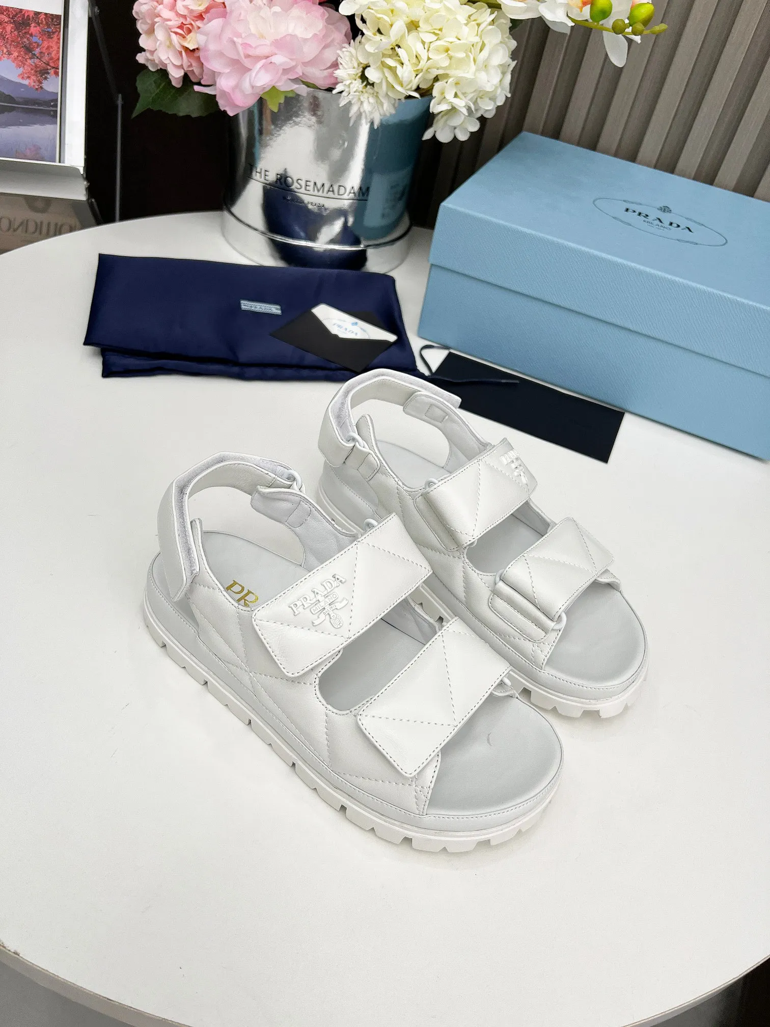 👟👟Ex-factory price 480👟👟 PRADA spring and summer catwalk new sandal series classic thick-soled sandals fabric mixed sheepskin surface lambskin lining original hardware 1:1 development soft and delicate foot feel extremely comfortable versatile style original foam outsole easy to control 5 colors available (35-41) size
